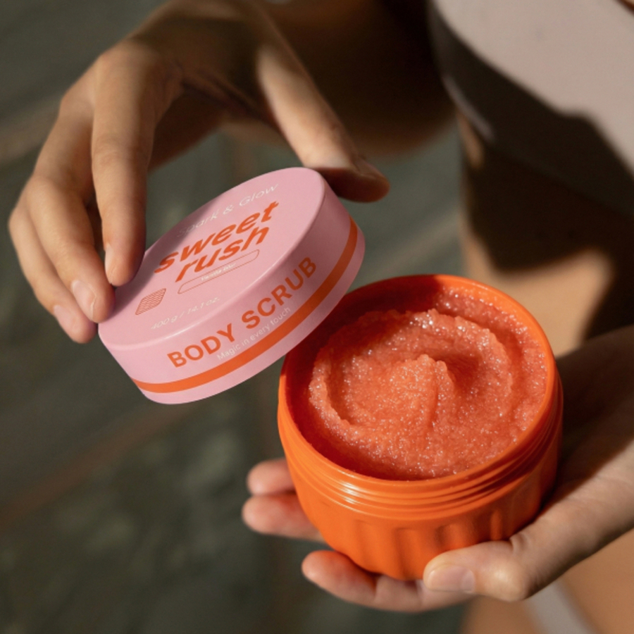 Скраб для тела с ароматом кокоса и цветочной ванили - Body scrub Vanilla blur, 400гр.Spark'&Glow Spark&Glow Spark&Glow Скраб для тела с ароматом кокоса и цветочной ванили - Body scrub Vanilla blur, 400гр.Spark'&Glow