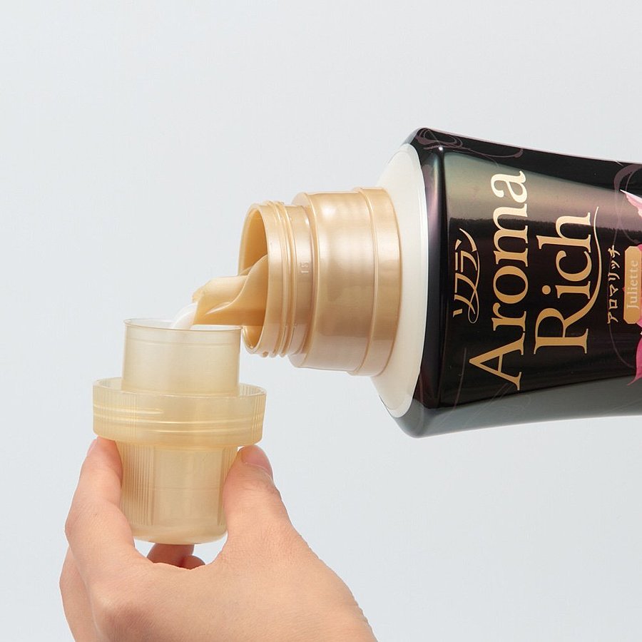 LION Soflan Aroma Rich Juliette, 520мл. Кондиционер для белья смягчающий с ароматом белых цветов и смородины